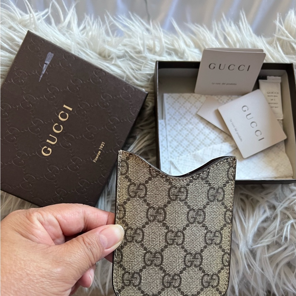 Authentic Gucci Pouch - Picture 4 of 10